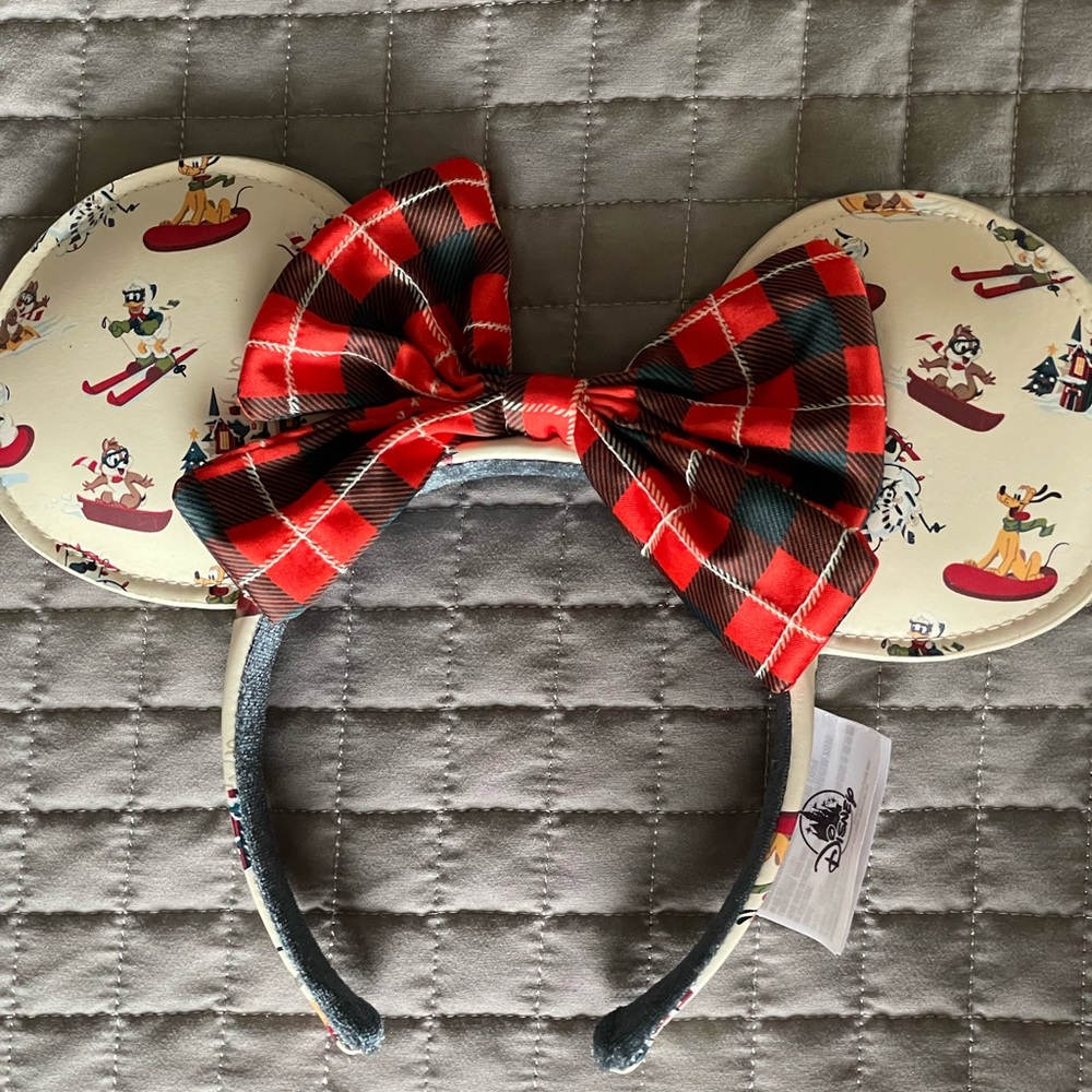 WDW Disney Minnie ears, winter holiday 2021